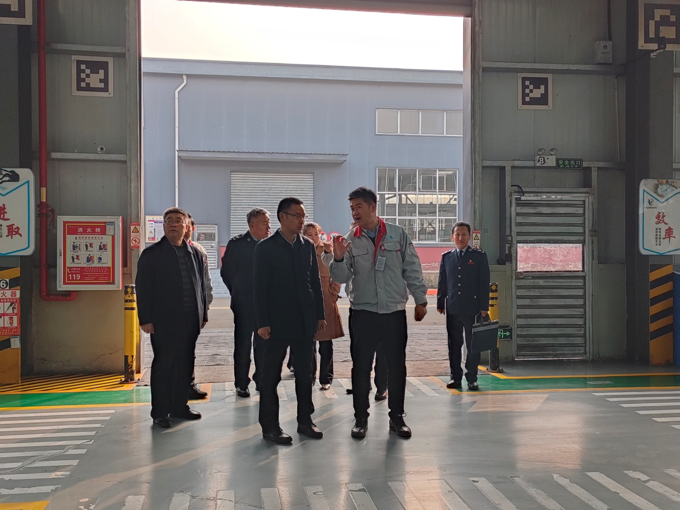 臨汾市稅務(wù)局黨委書記、局長張鎖林一行蒞臨我司調(diào)研服務(wù)